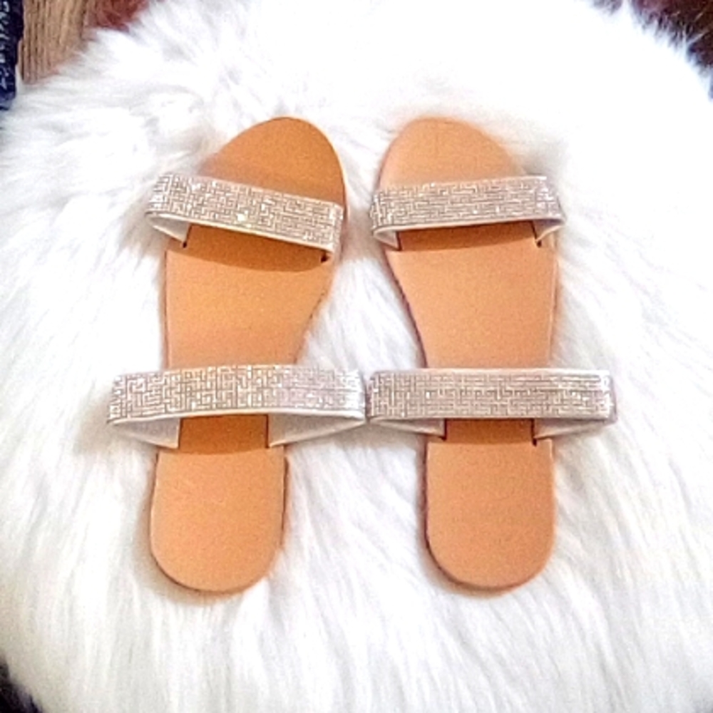 5/$13 Adorable sandals